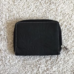 NWOT Black zippered wallet